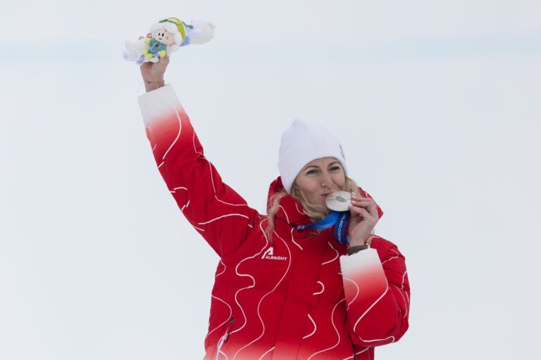 fanny smith médaille d'argent ski cross JO 2026
