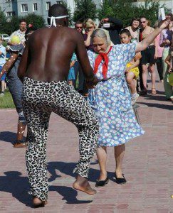 Il n'y a pas d'àge our apprendre les danses africaines Il n'y a pas d'àge our apprendre les danses africaines