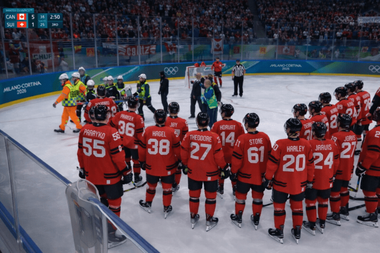 haie d'honnneur des canadiens lors de la sortie de Fiala sur blessure