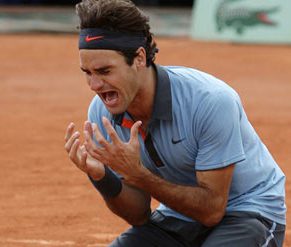 FEdere qui gagne Roland garros photo de Federer juste après la balle de match à Roland Garros