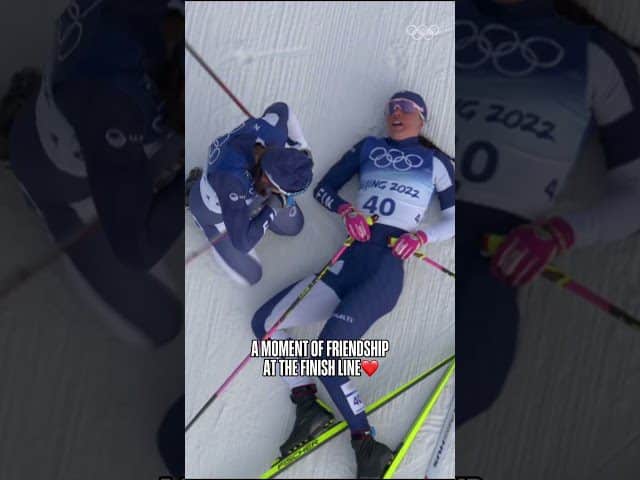 Vidéo JO 2026: moment d&rsquo;amitié arrivée ski de fond