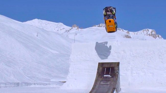 Le premier Backflip en Mini: ça décoiffe !