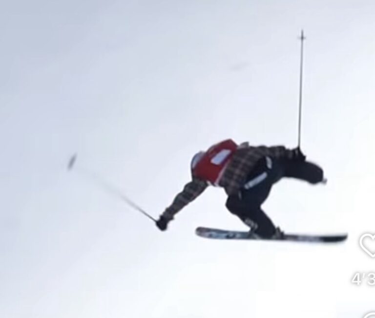 Slopestyle Laax:  il perd un ski en vol mais atterrit parfaitement