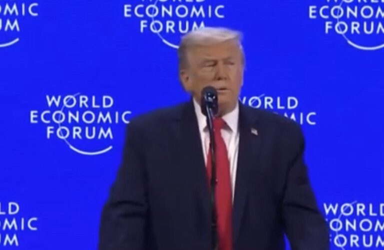 Donaldo Trump discours à Davos parle de la Suisse