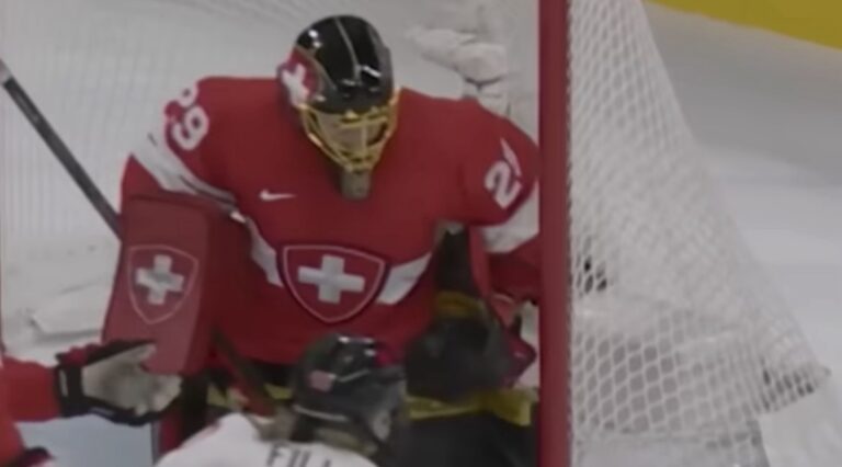 Hockey JO 2026: Arrêt du casque de la gardienne Suisse