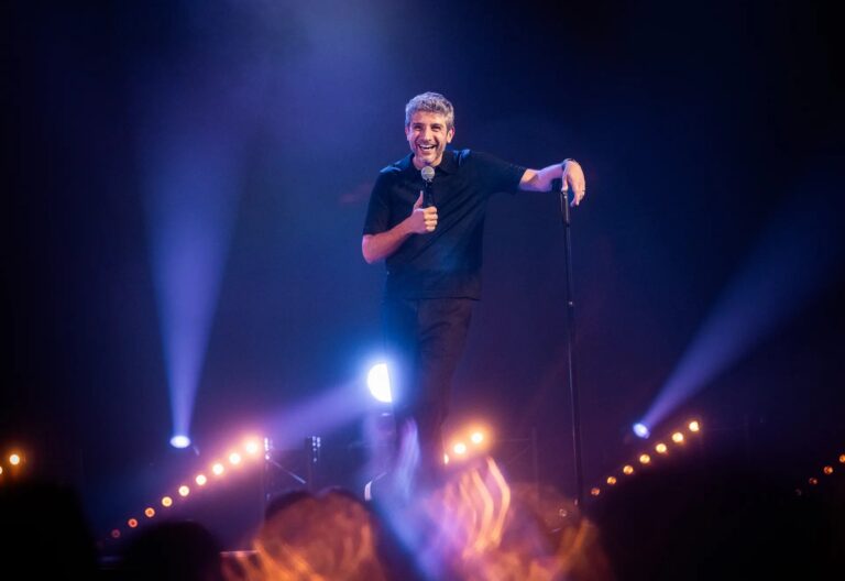 Verino humoriste qui fait rire la francophonie depuis 15 ans